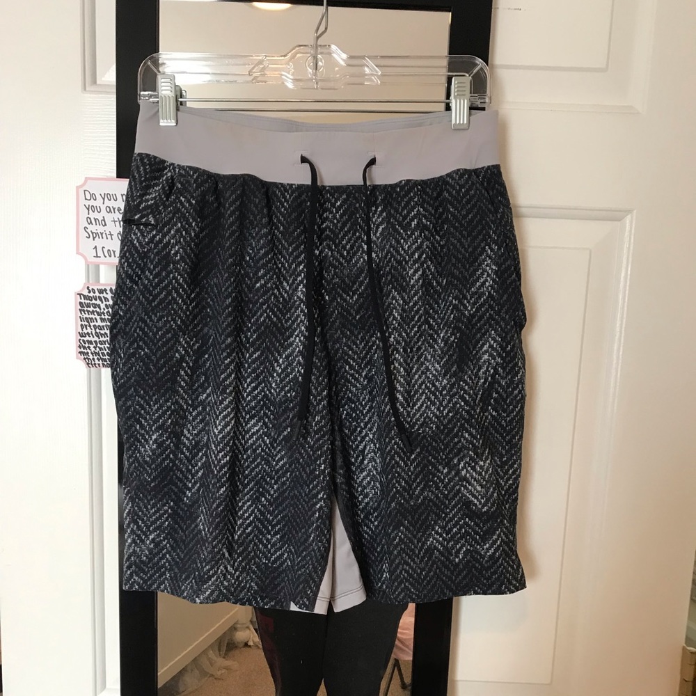 MENS LULULEMON ATHLETIC SHORTS